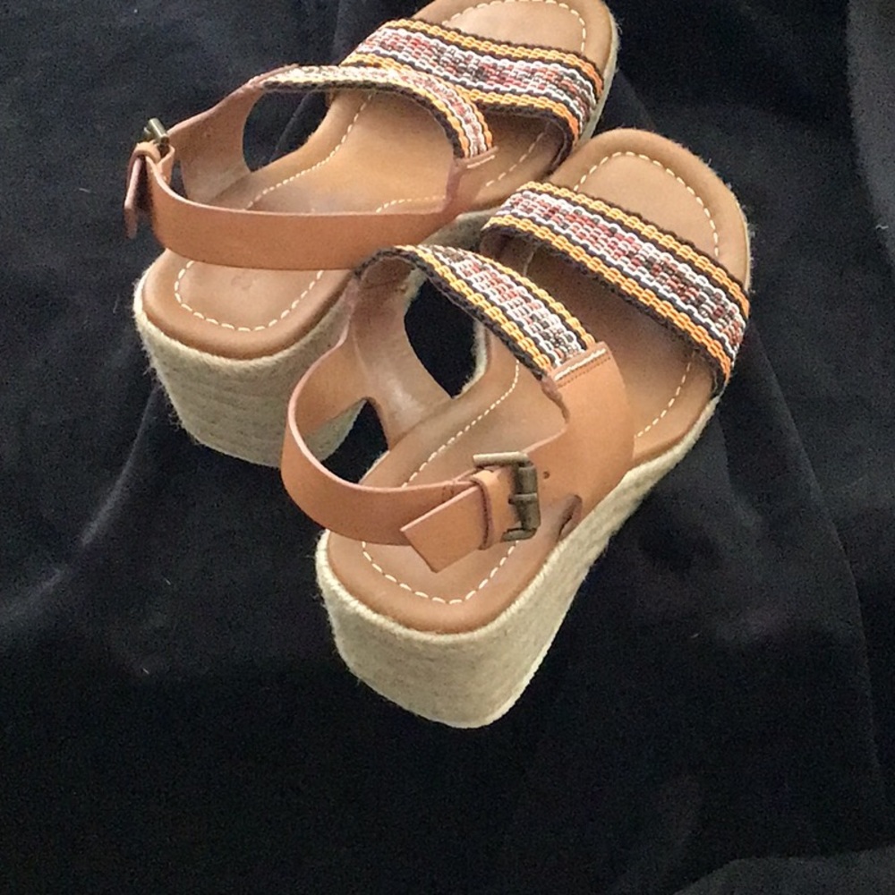 Shoes - Picture 3 of 4